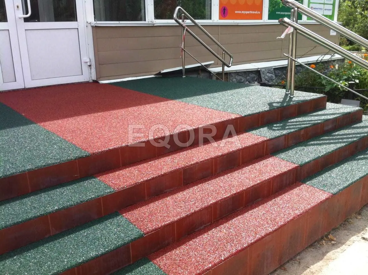 Резиновое покрытие на травмоопасные участки из резиновой крошки в Пласте